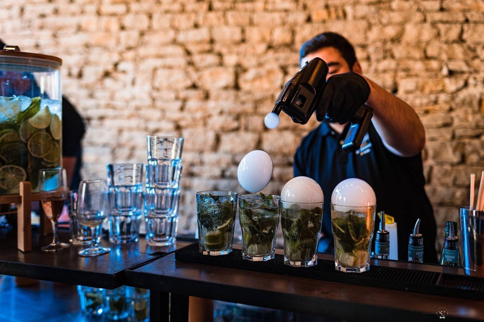 Animation exceptionnelle pour votre séminaire avec bar privatisable à Fontaines